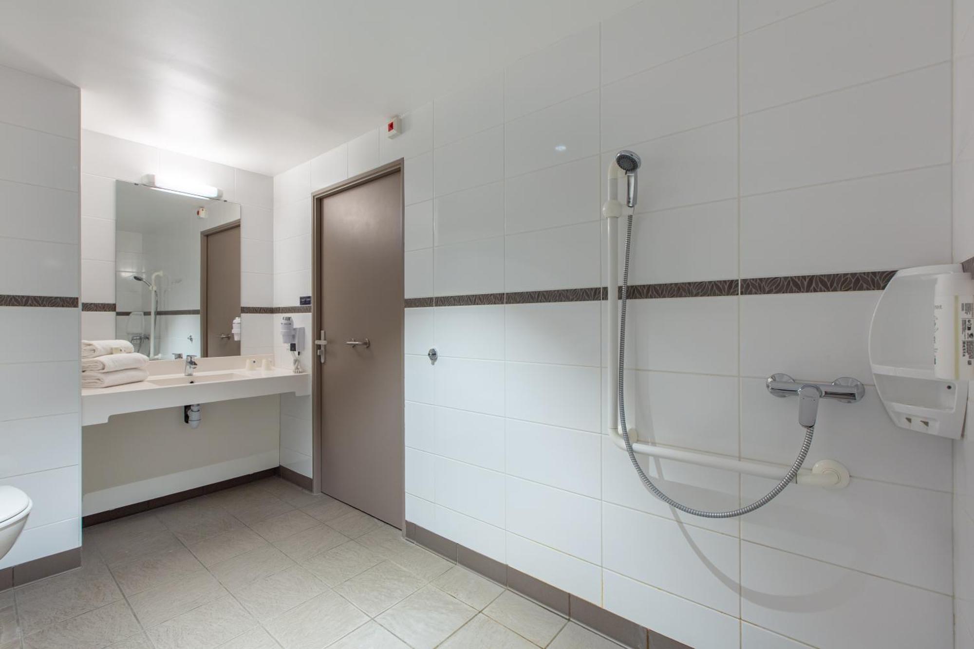 Ace Hotel Le Mans Saint-Saturnin  Ngoại thất bức ảnh